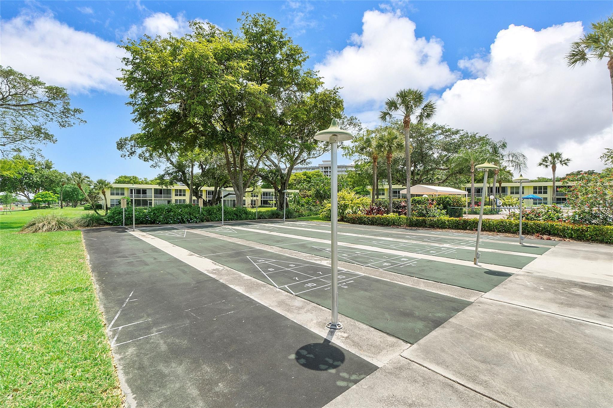 605 Oaks Drive 210
