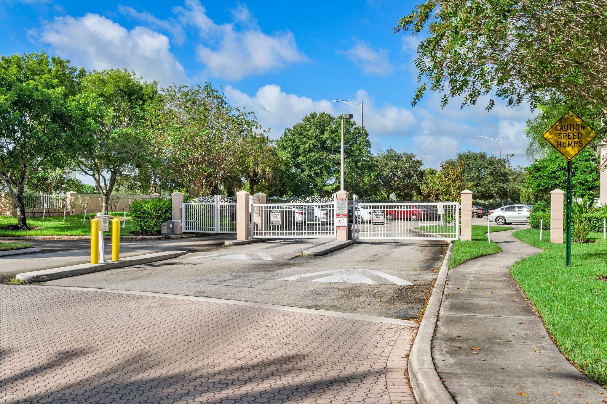 5031 Wiles Road 207