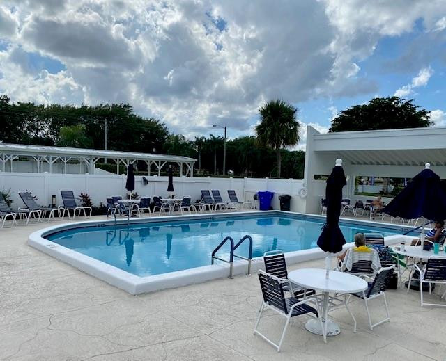 927 Sun Acres Lane