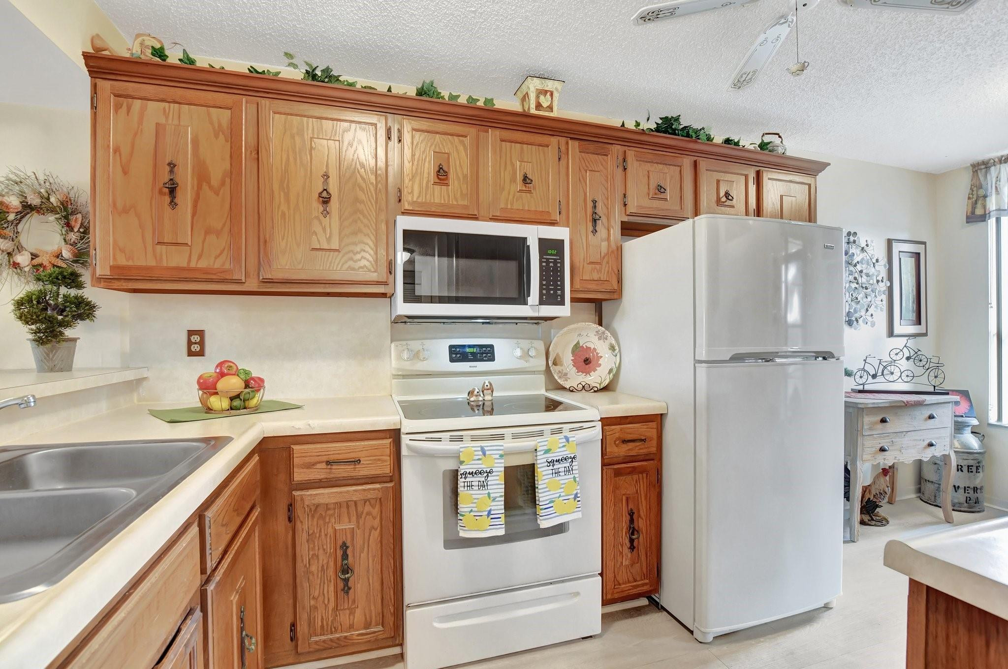6033 Coral Lake Drive 6033