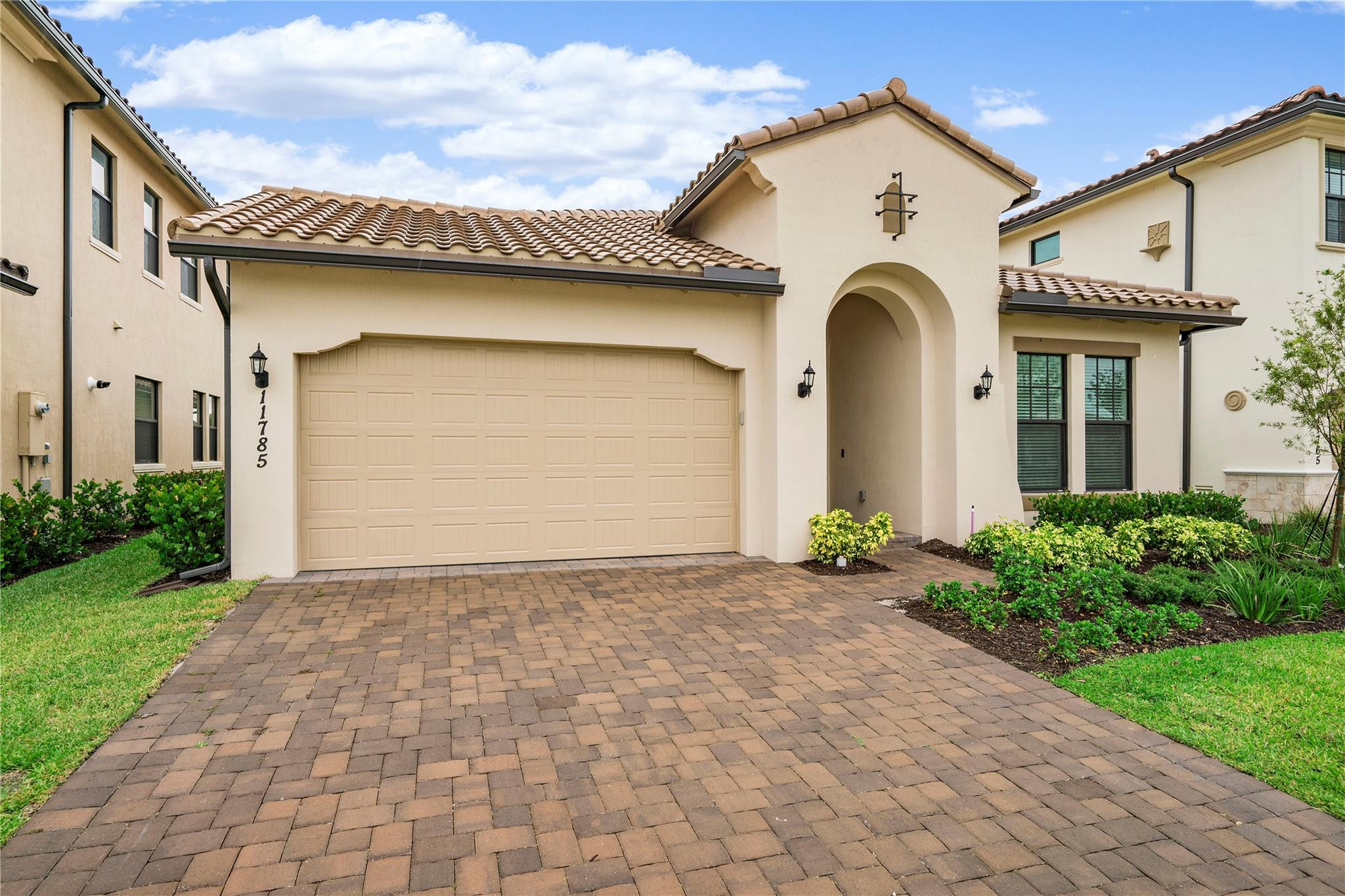 11785 S Waterway Circle