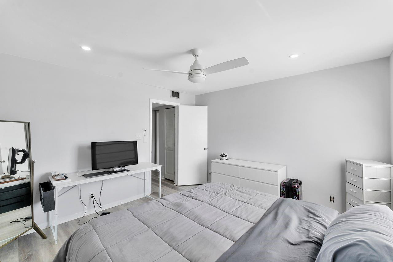 400 Commodore Drive 316