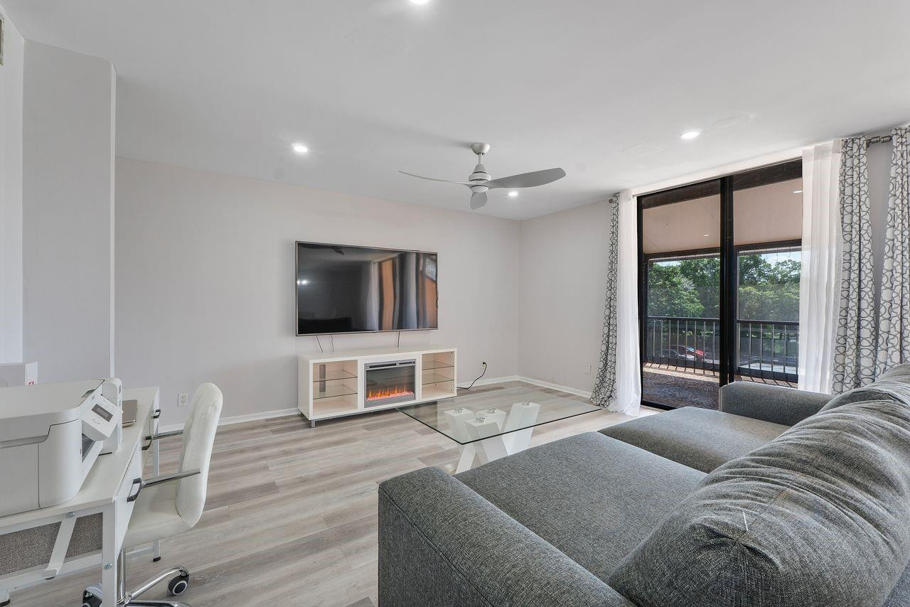 400 Commodore Drive 316