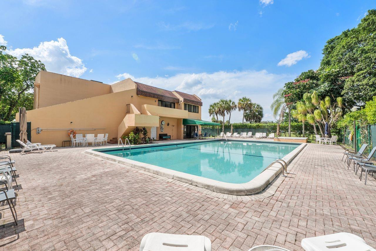 400 Commodore Drive 316