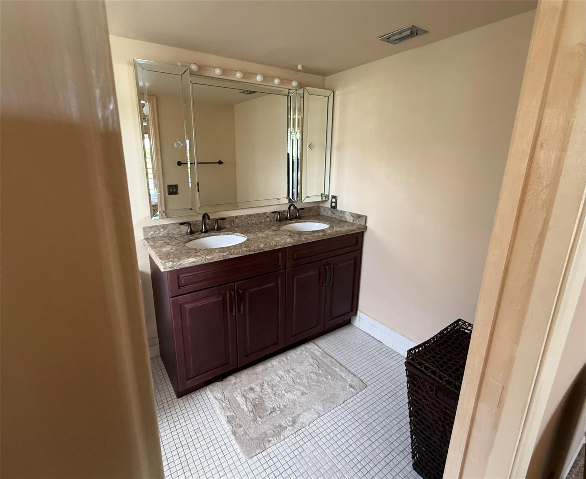 2903 SE Victoria Circle 03