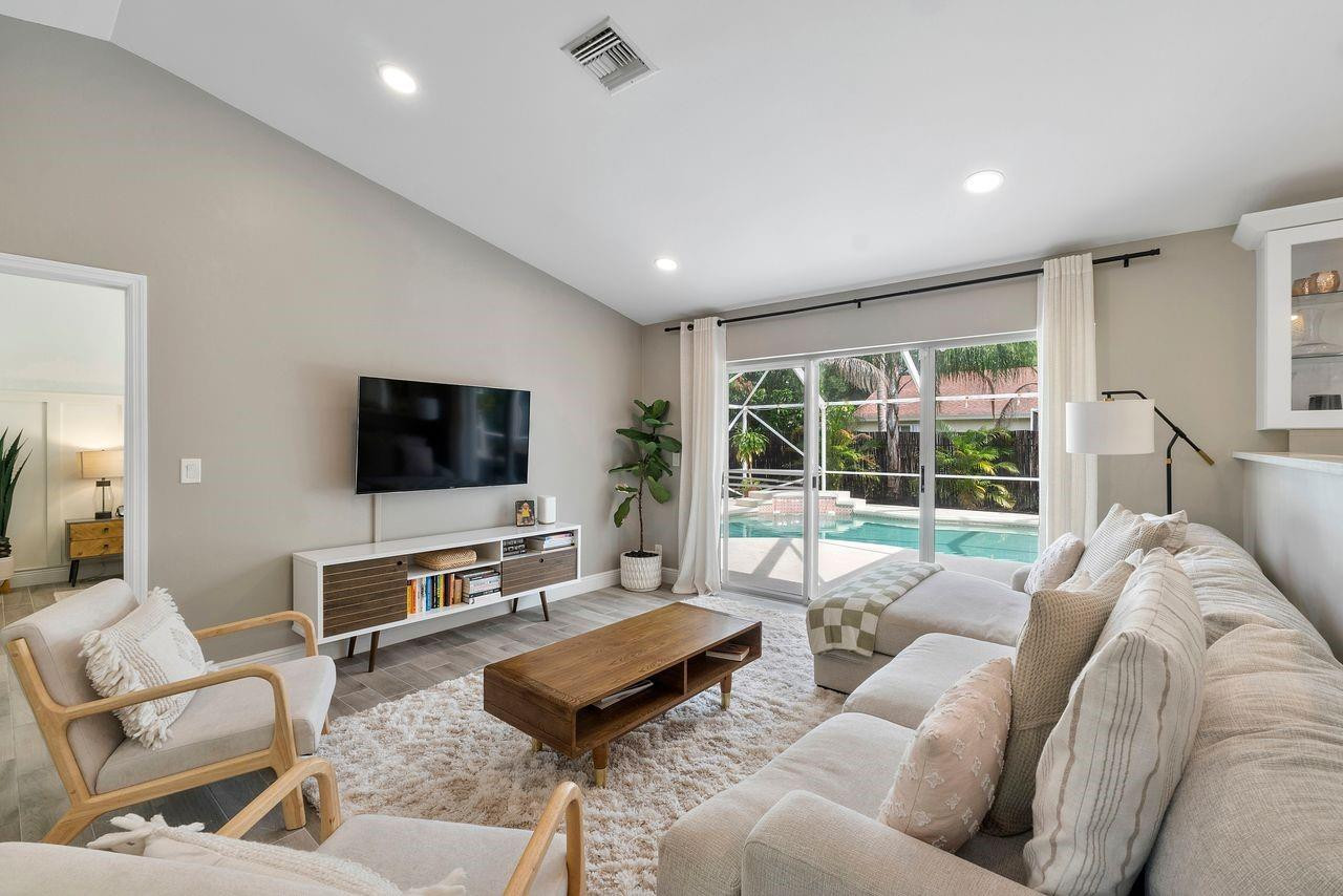 4061 NW 54th Court
