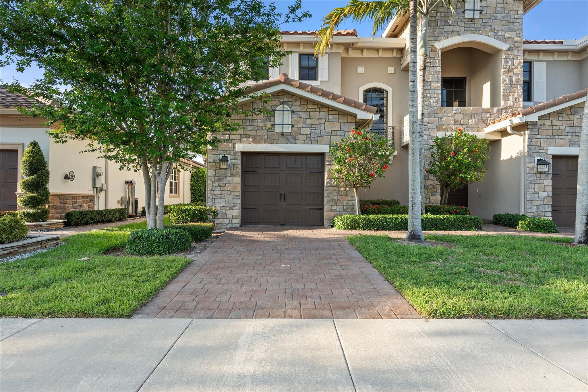 9811 Lakeview Lane