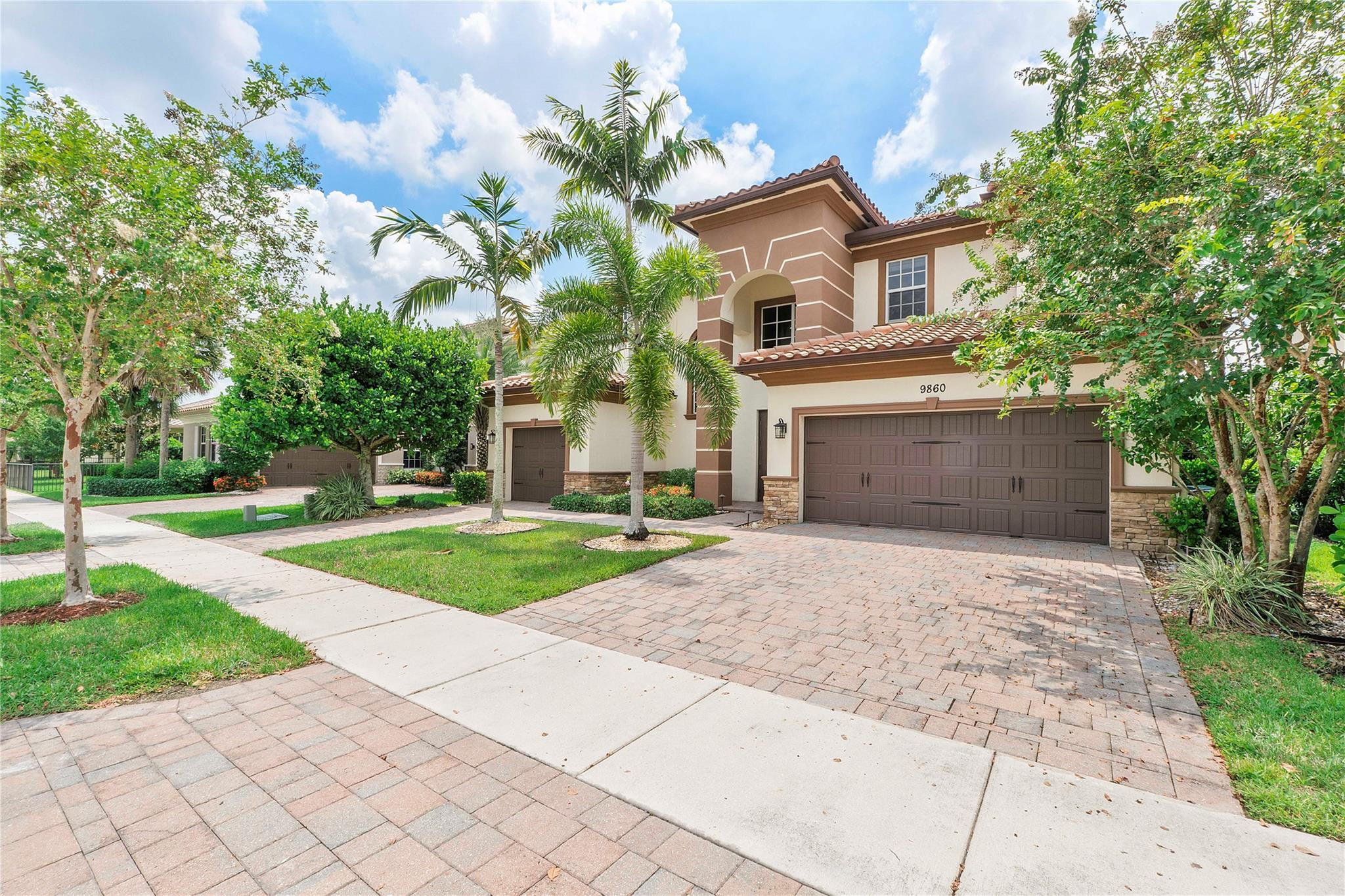 9860 Lakeview Lane