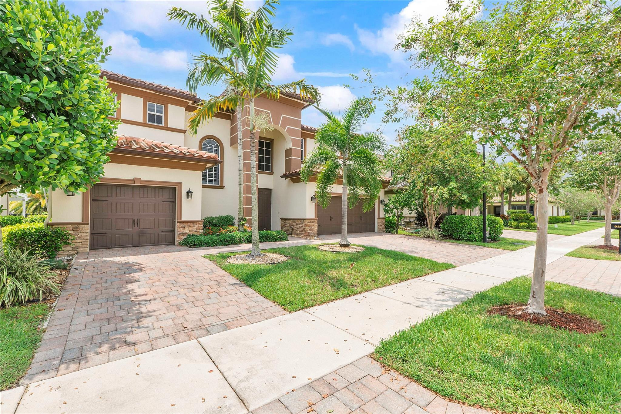 9860 Lakeview Lane