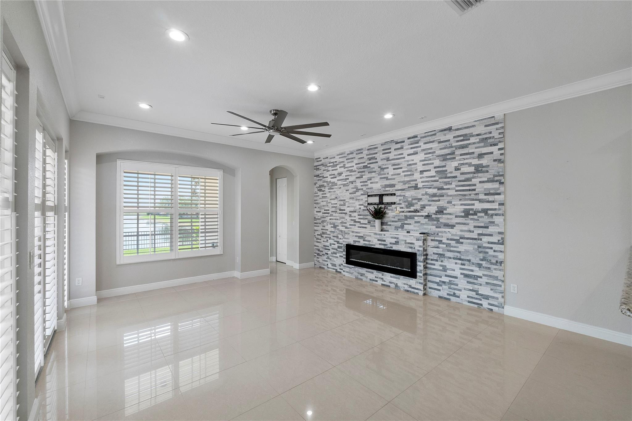 9860 Lakeview Lane