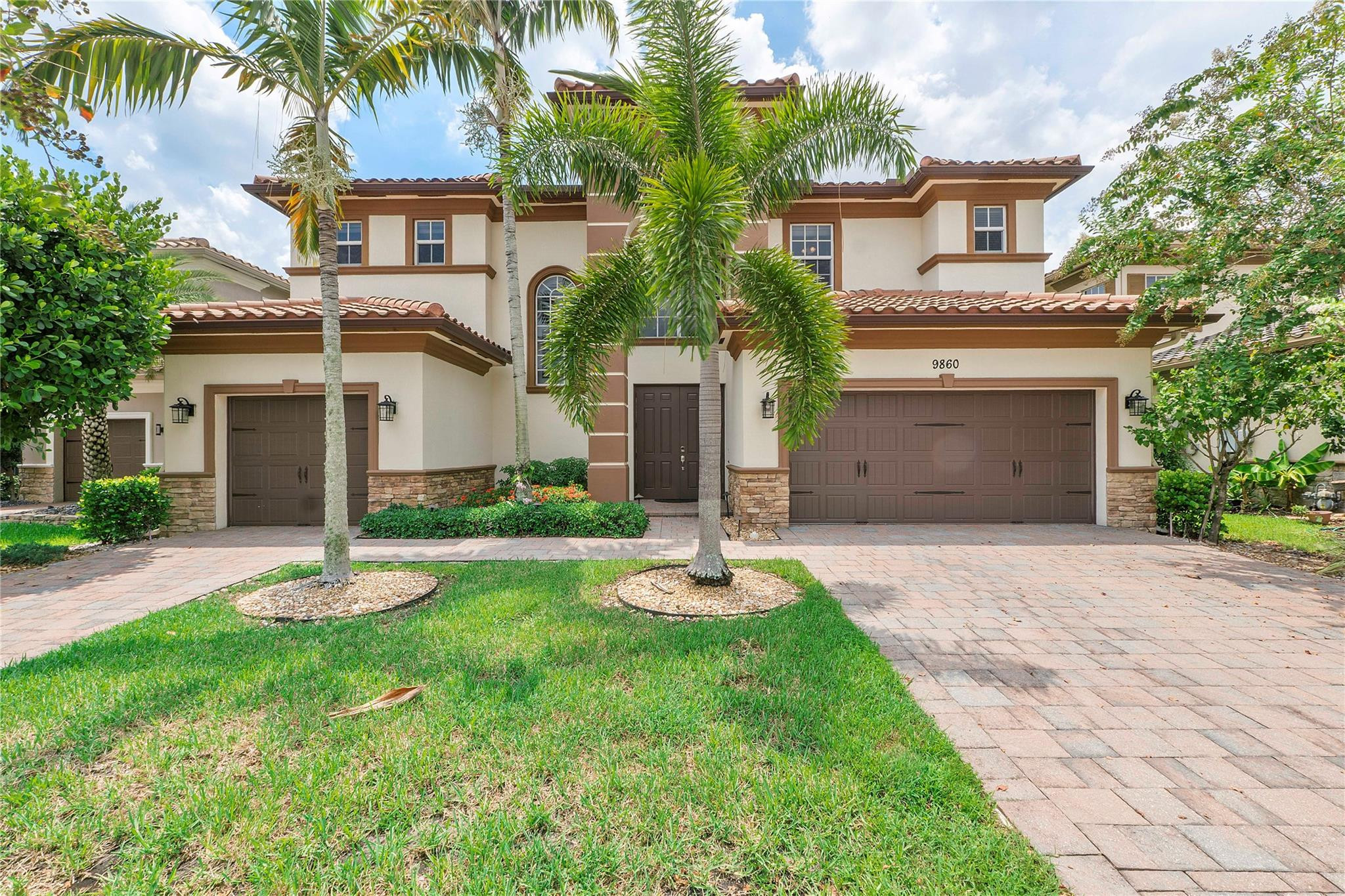 9860 Lakeview Lane