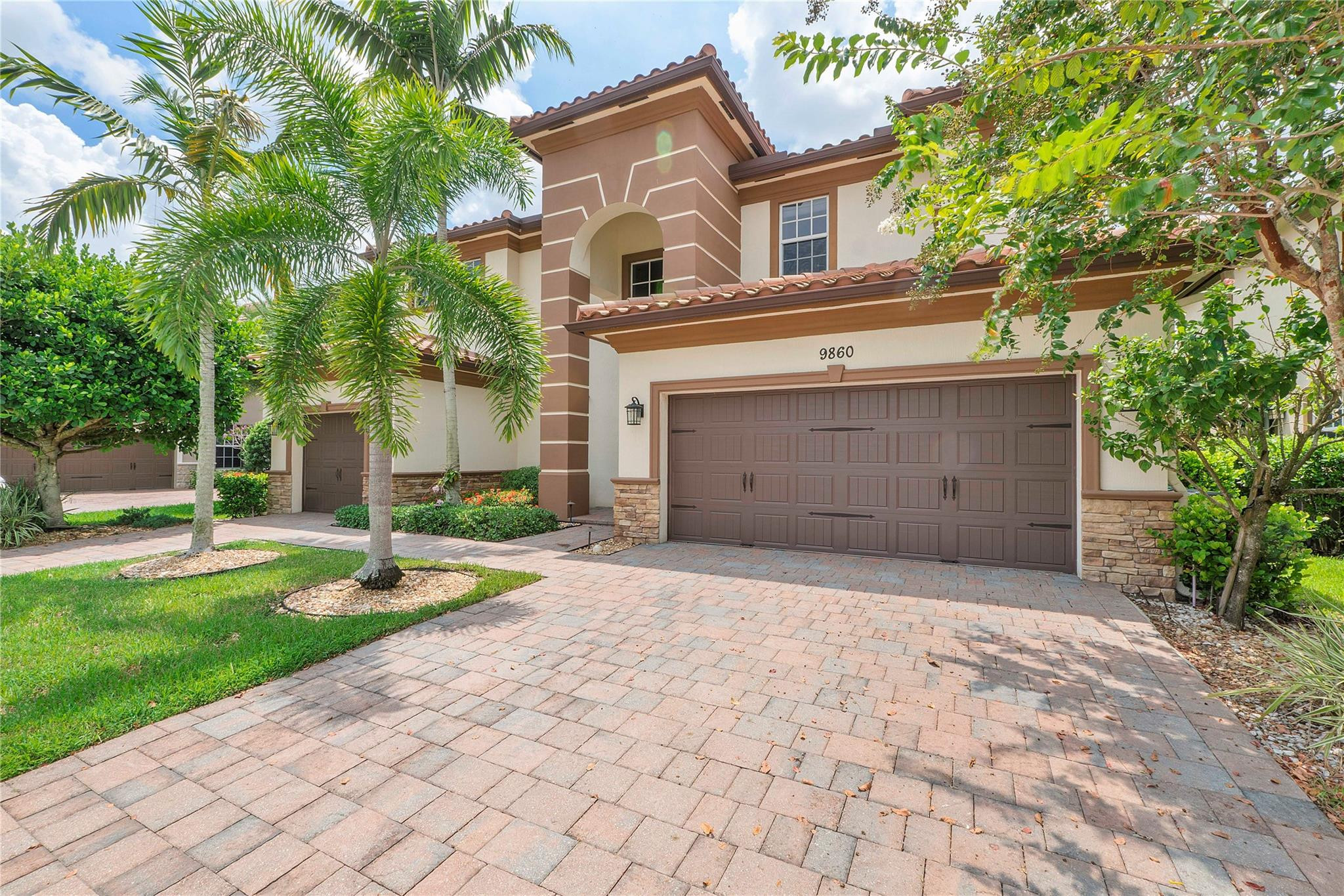 9860 Lakeview Lane