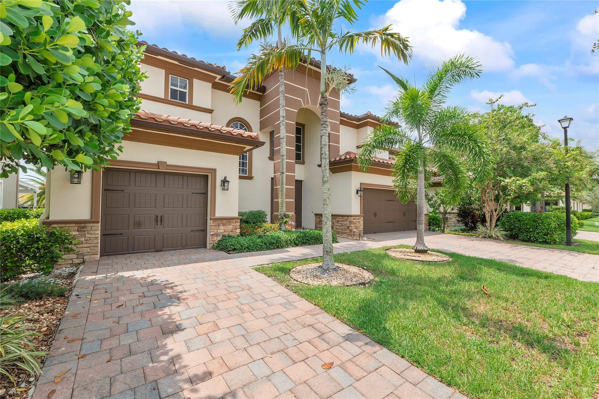 9860 Lakeview Lane