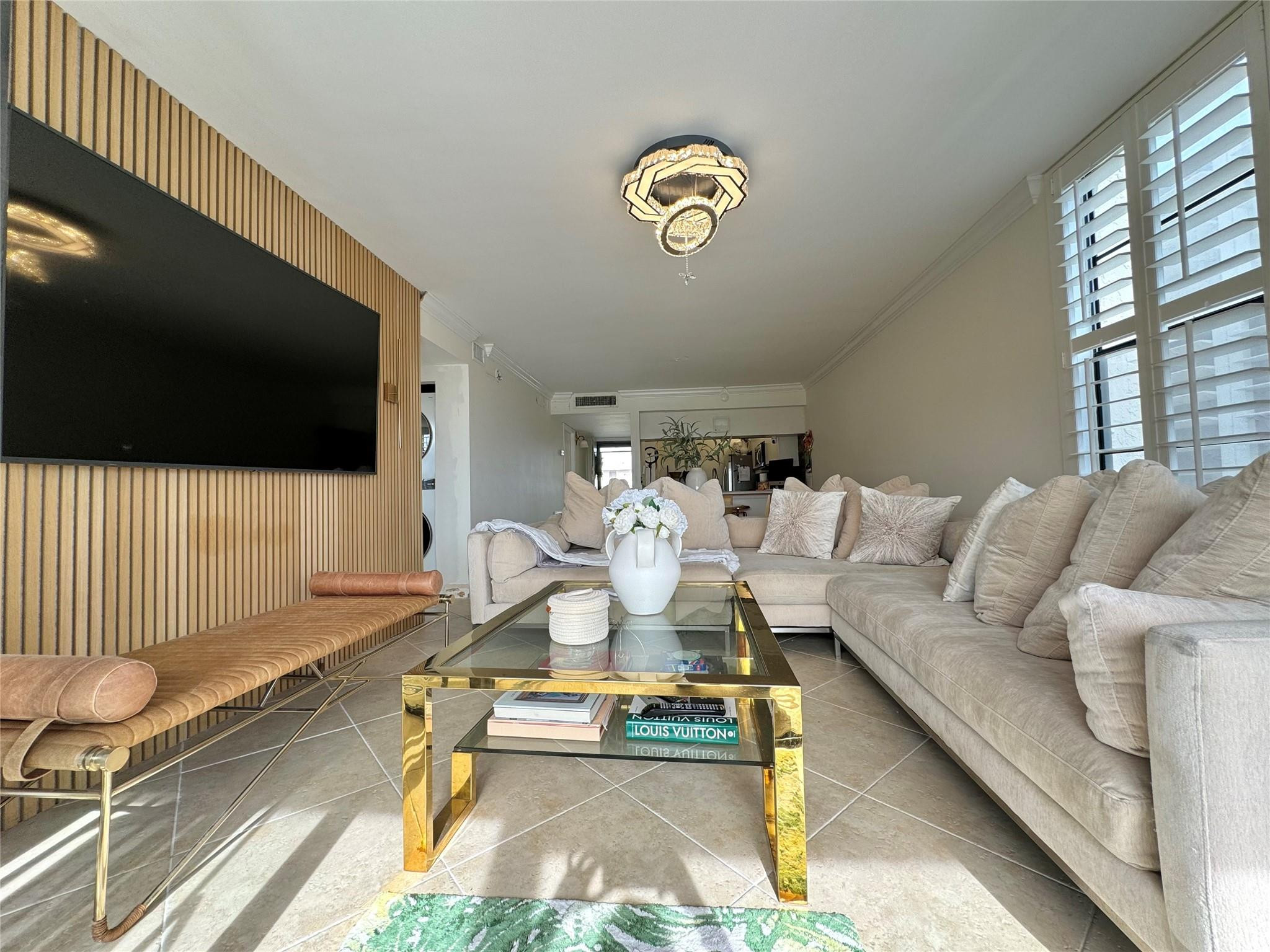 8 Royal Palm Way 501