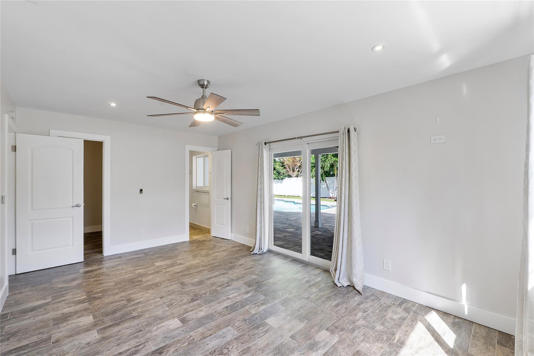 1009 SE 10th Court