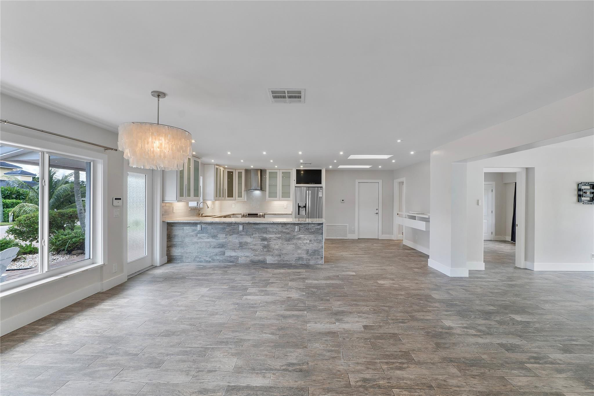 1009 SE 10th Court