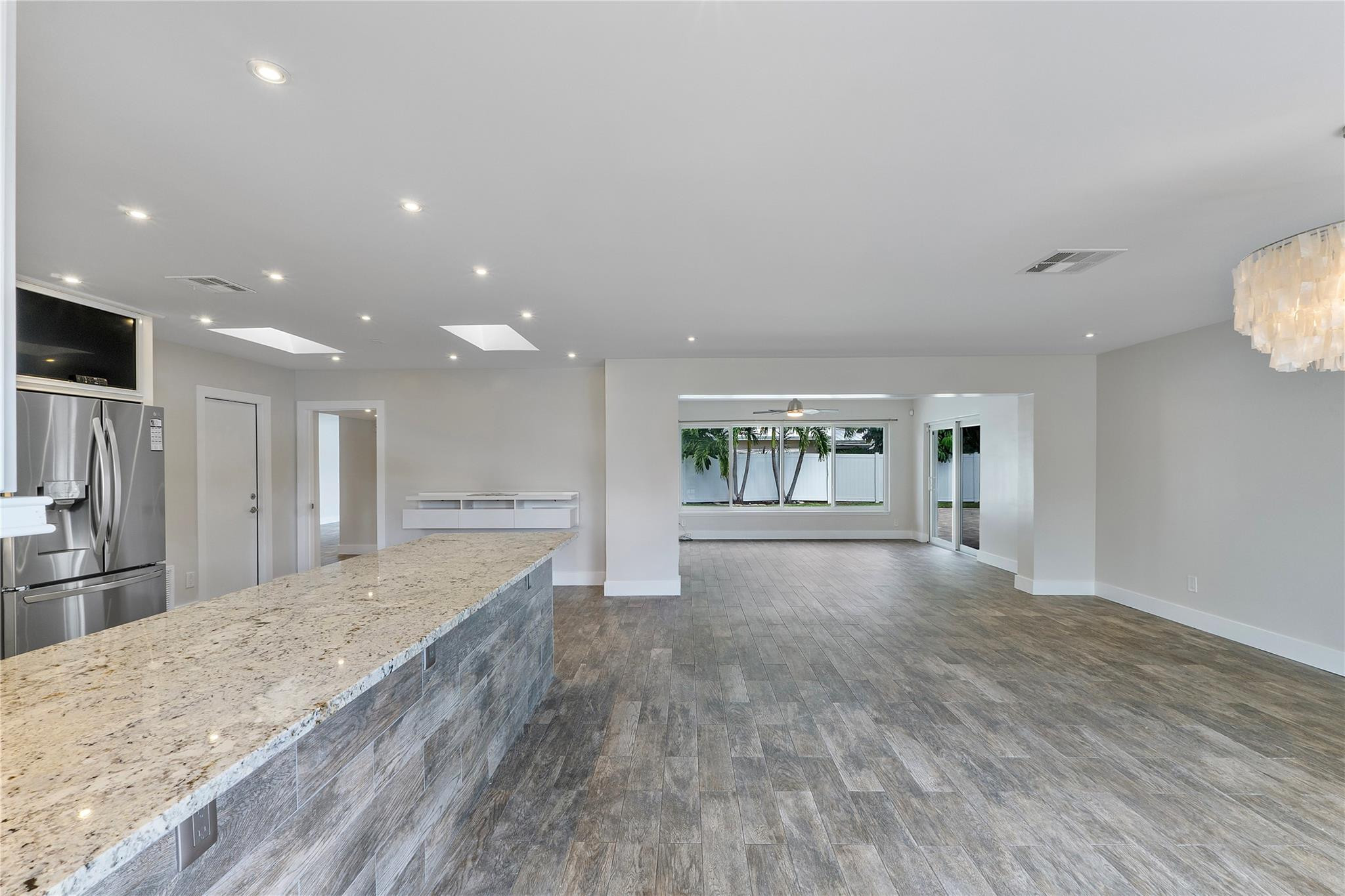 1009 SE 10th Court