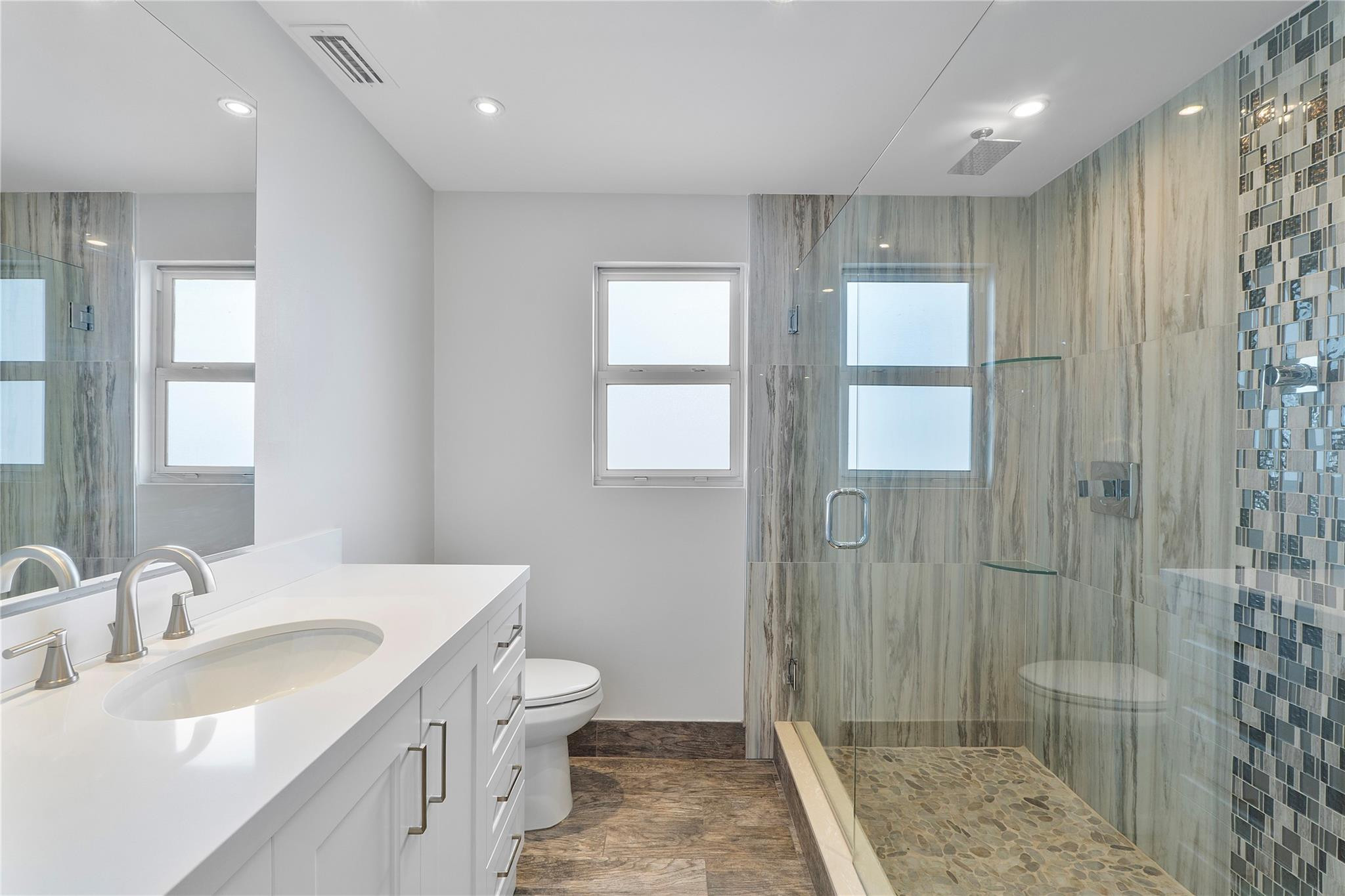 1009 SE 10th Court