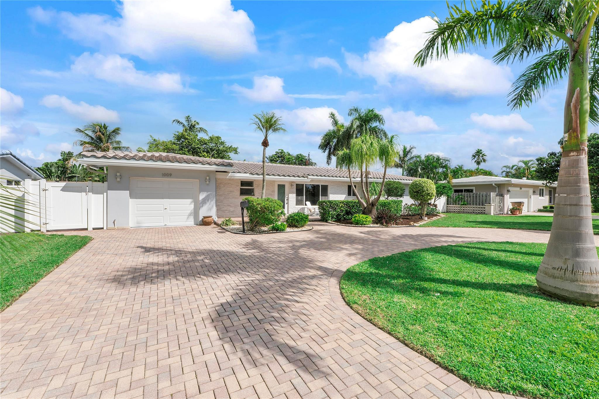 1009 SE 10th Court