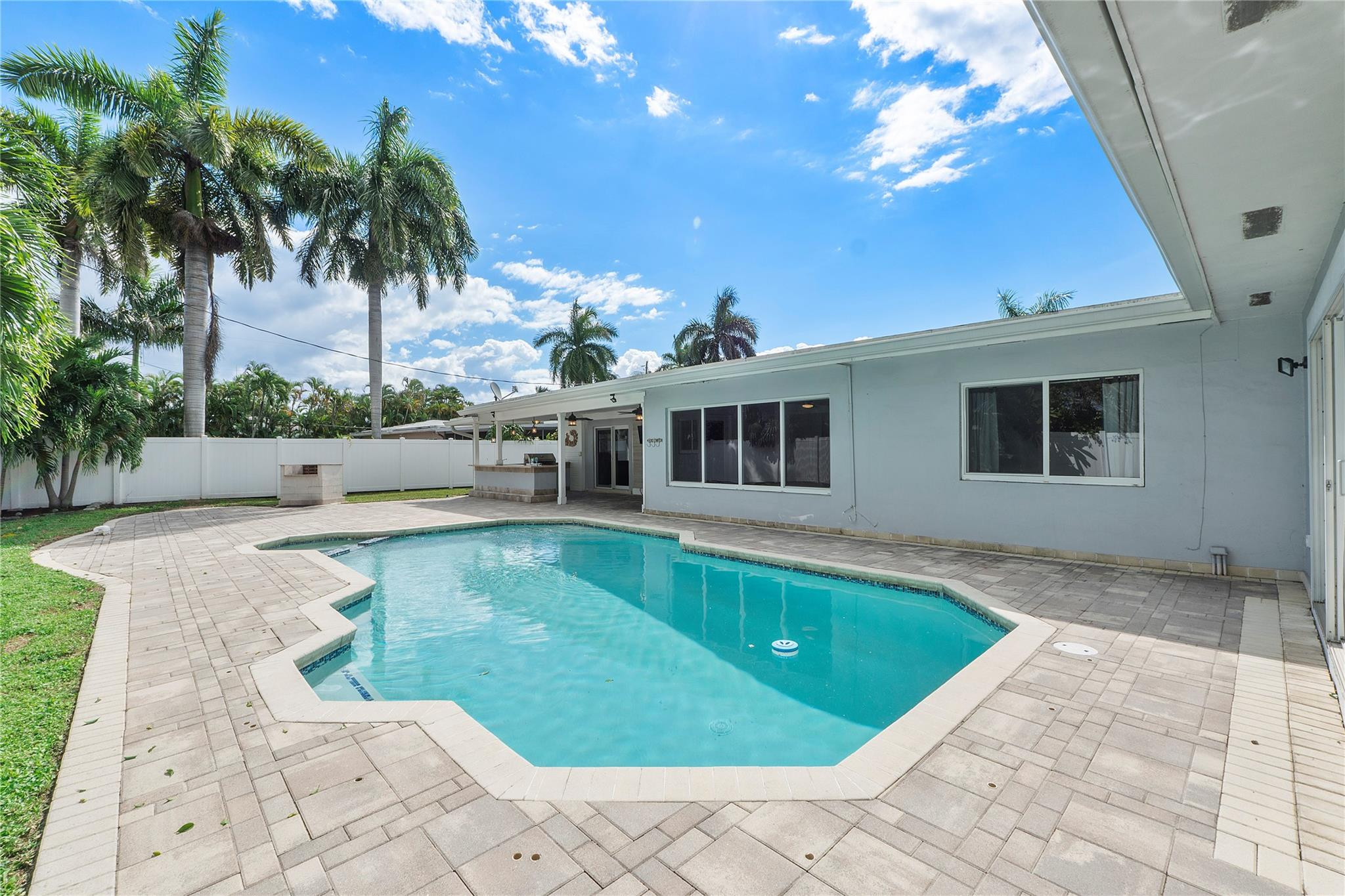 1009 SE 10th Court