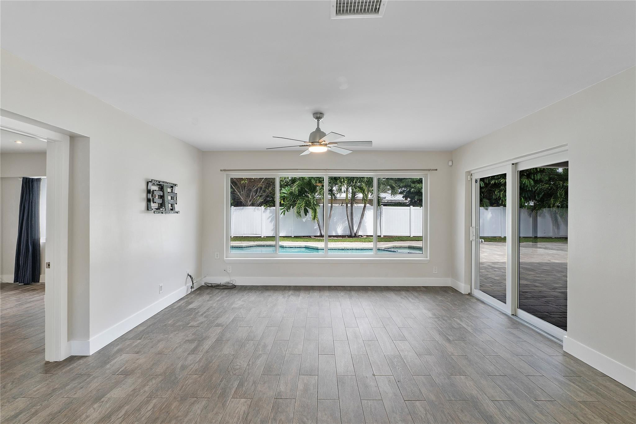 1009 SE 10th Court