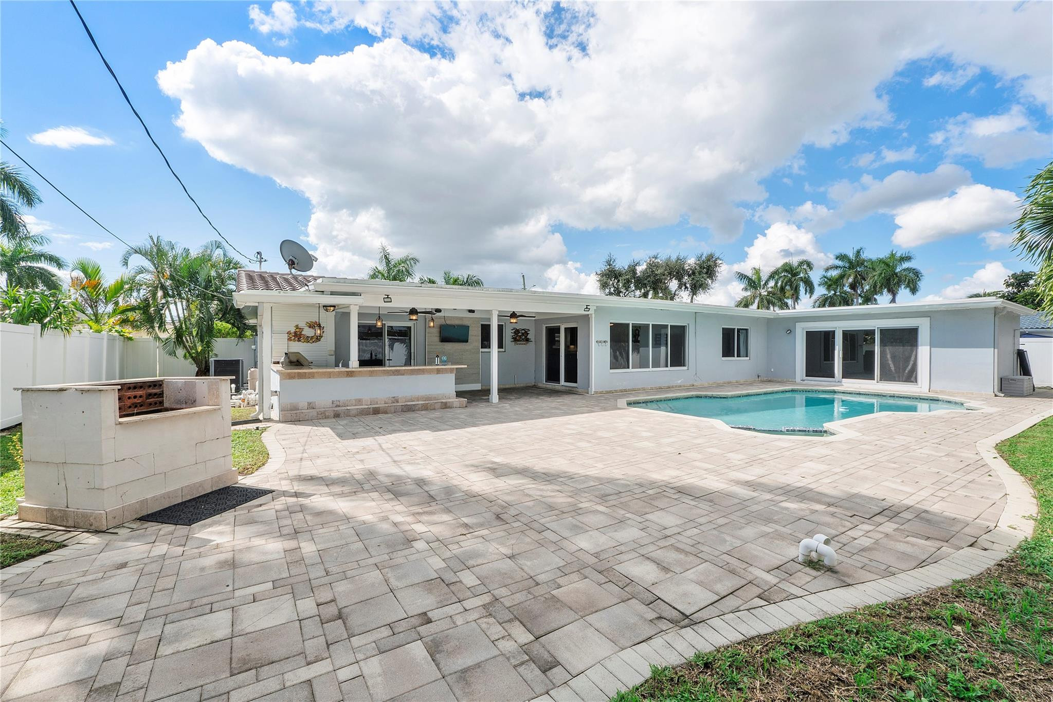 1009 SE 10th Court