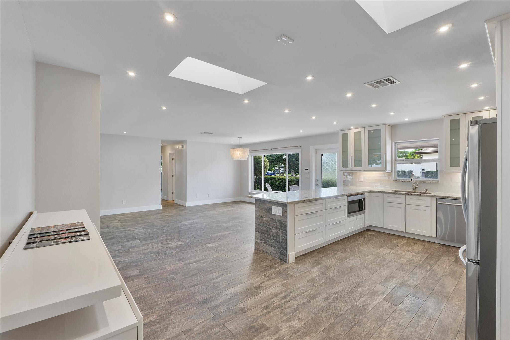 1009 SE 10th Court