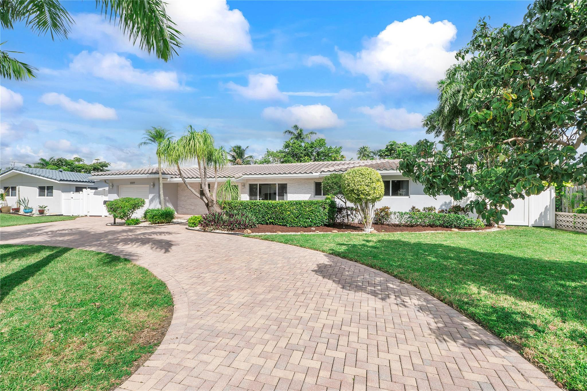 1009 SE 10th Court