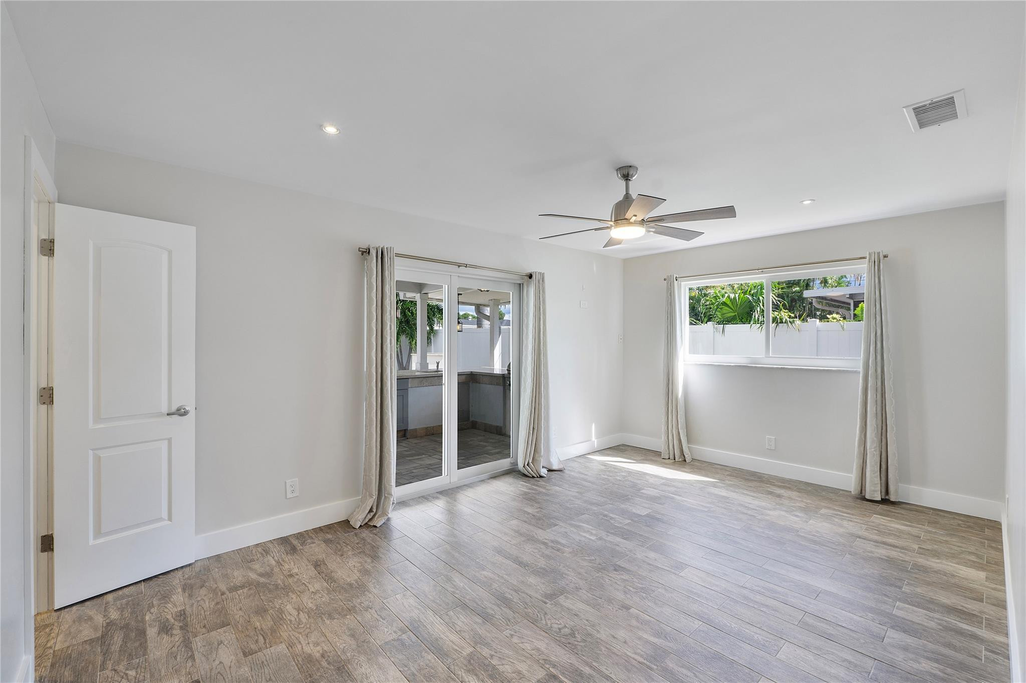 1009 SE 10th Court