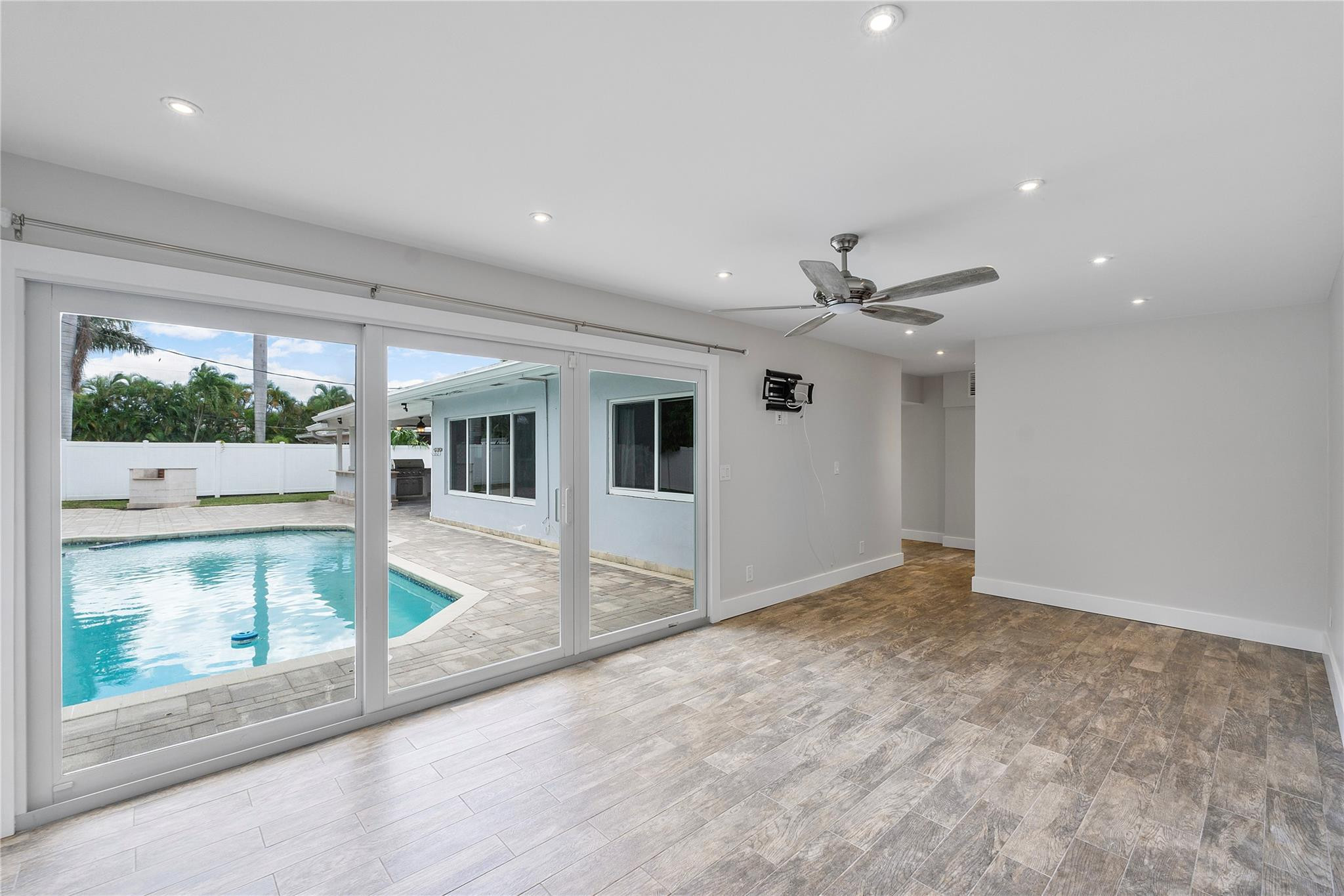 1009 SE 10th Court
