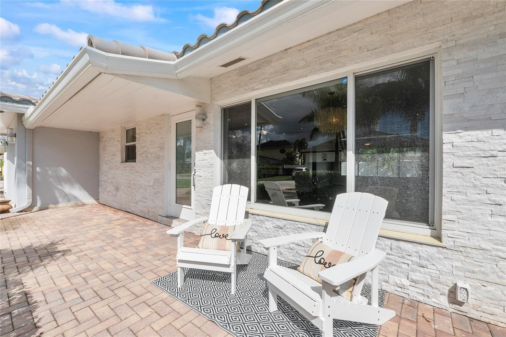 1009 SE 10th Court