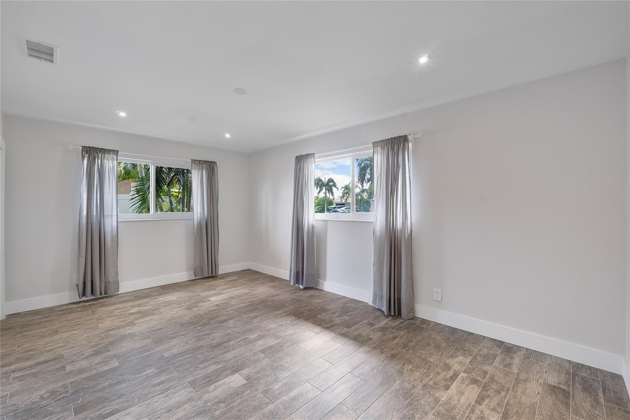 1009 SE 10th Court