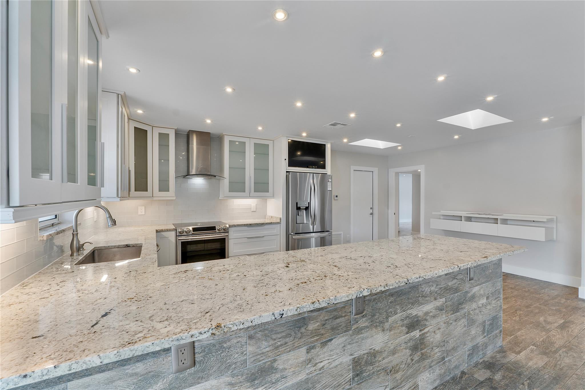 1009 SE 10th Court