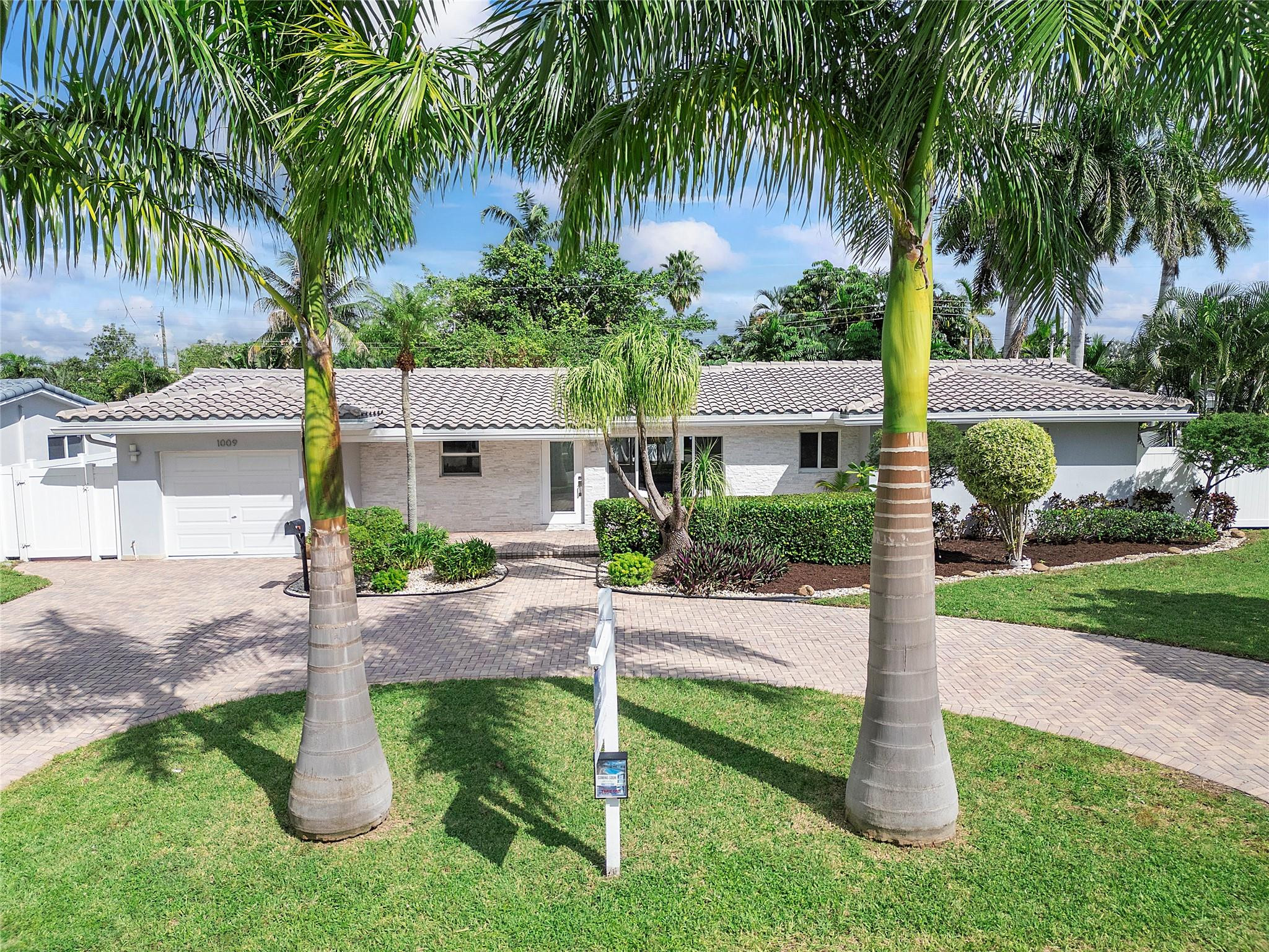 1009 SE 10th Court