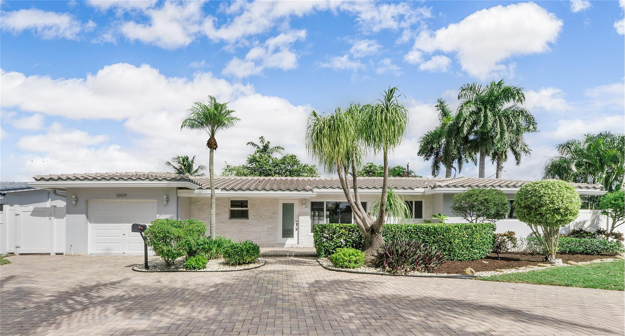 1009 SE 10th Court