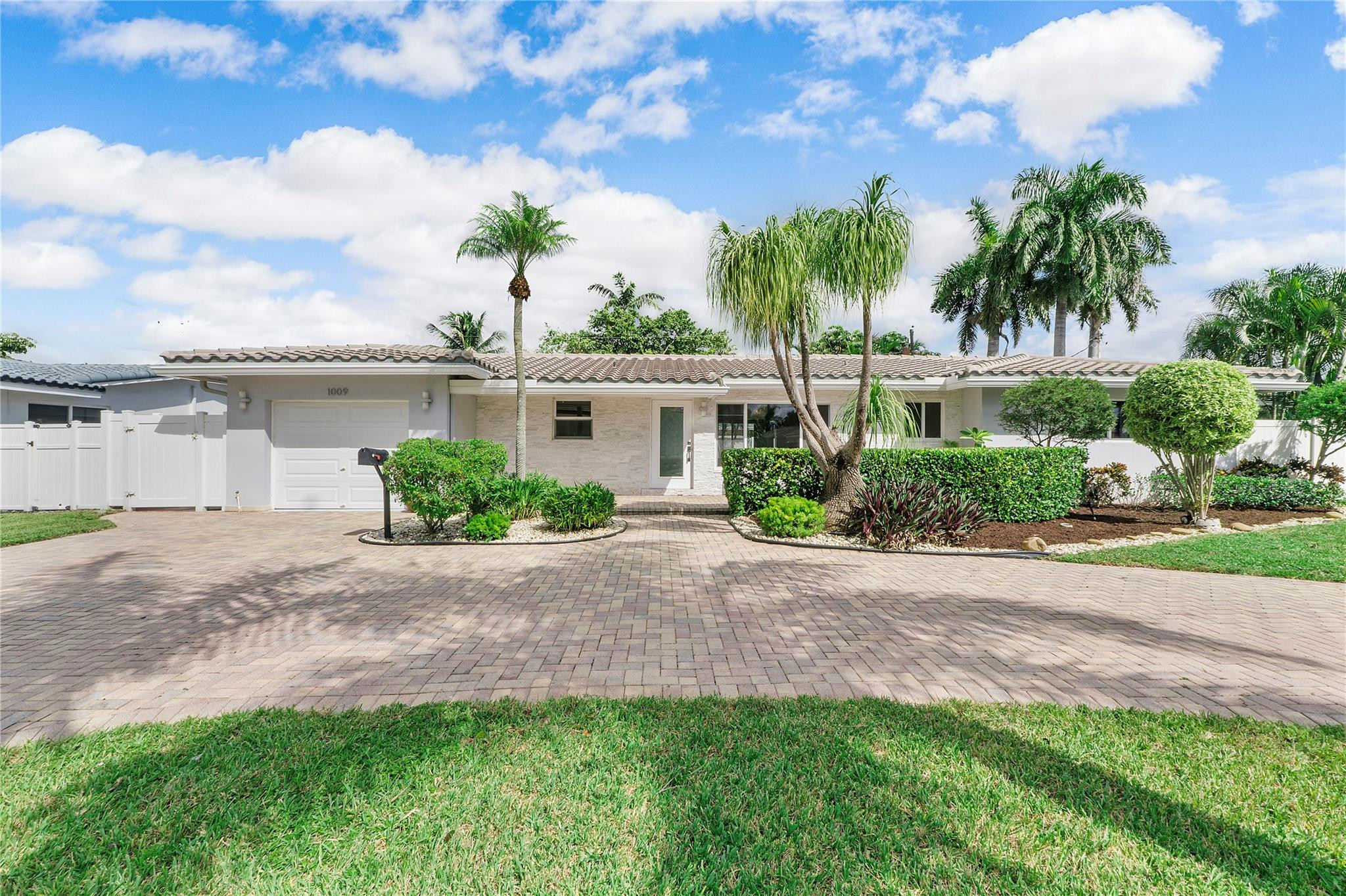 1009 SE 10th Court