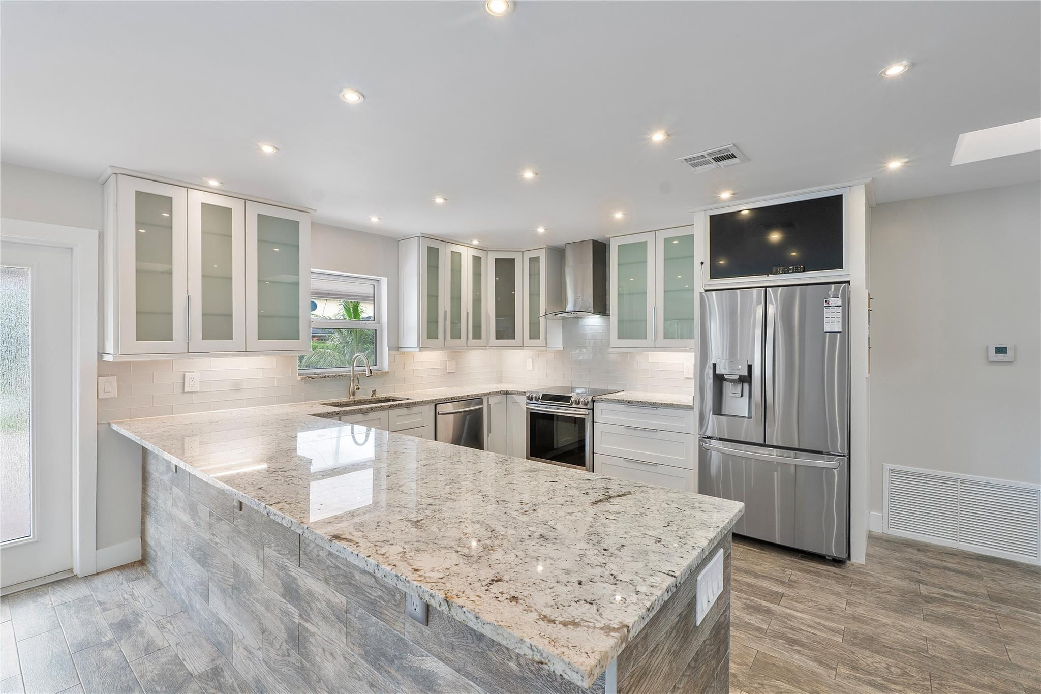 1009 SE 10th Court