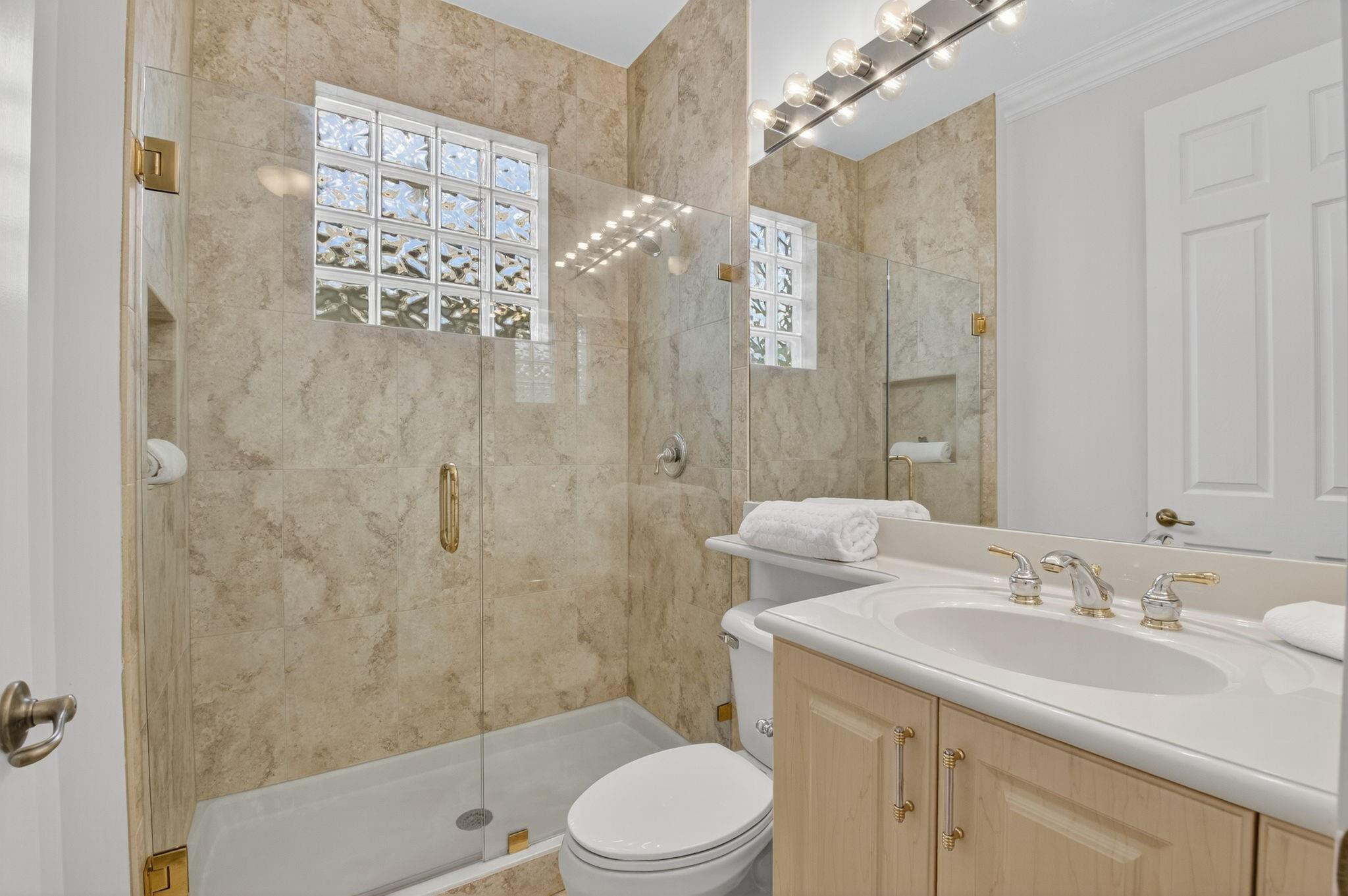 6828 Belmont Shore Drive