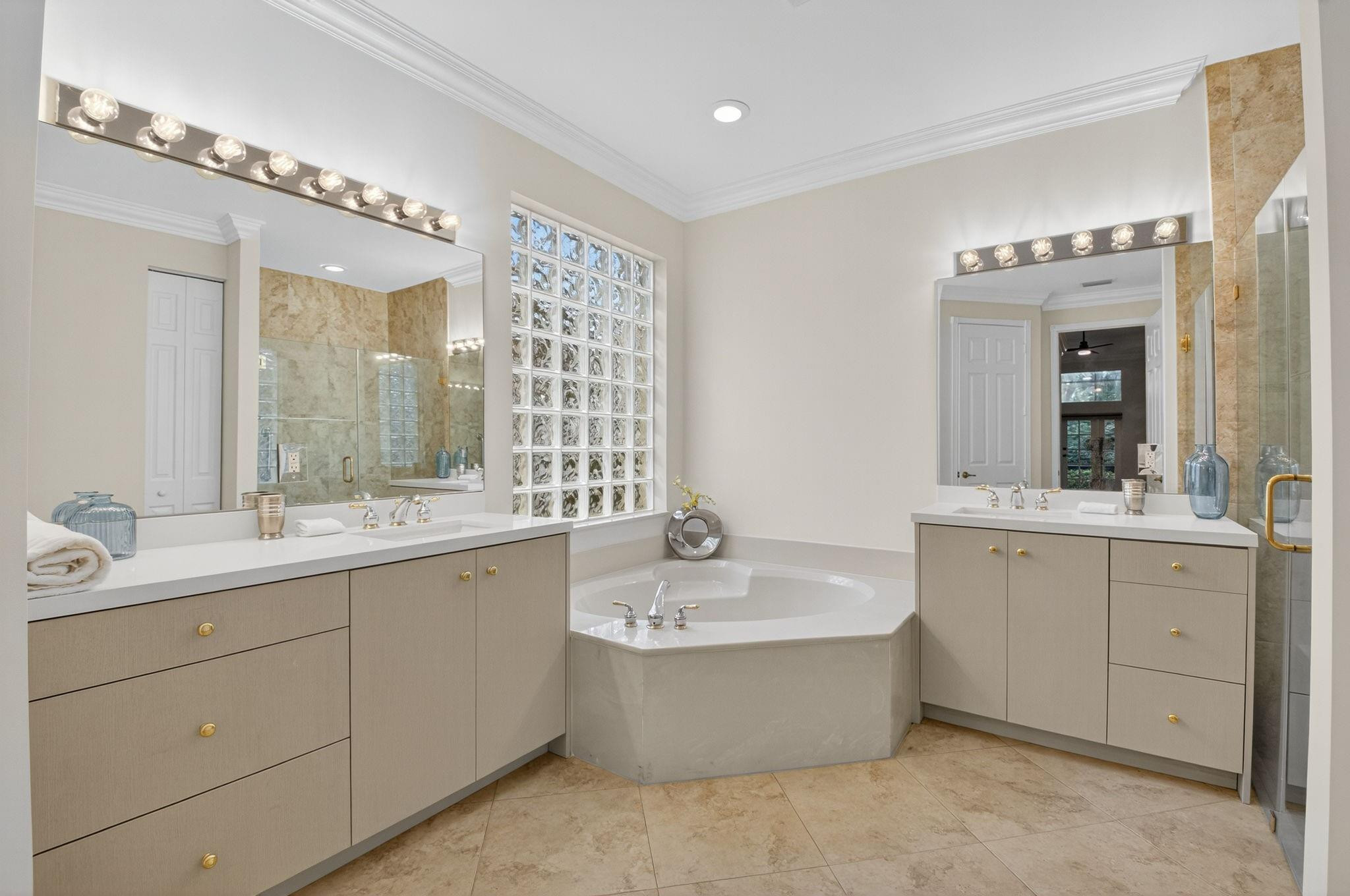 6828 Belmont Shore Drive