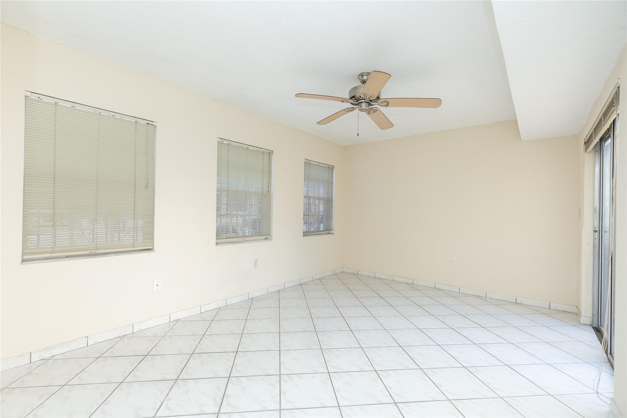 4281 W 10th Court