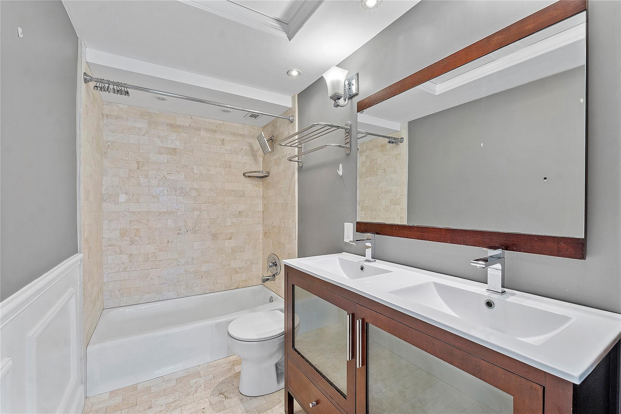 133 N Pompano Beach Boulevard Unit: PH-6