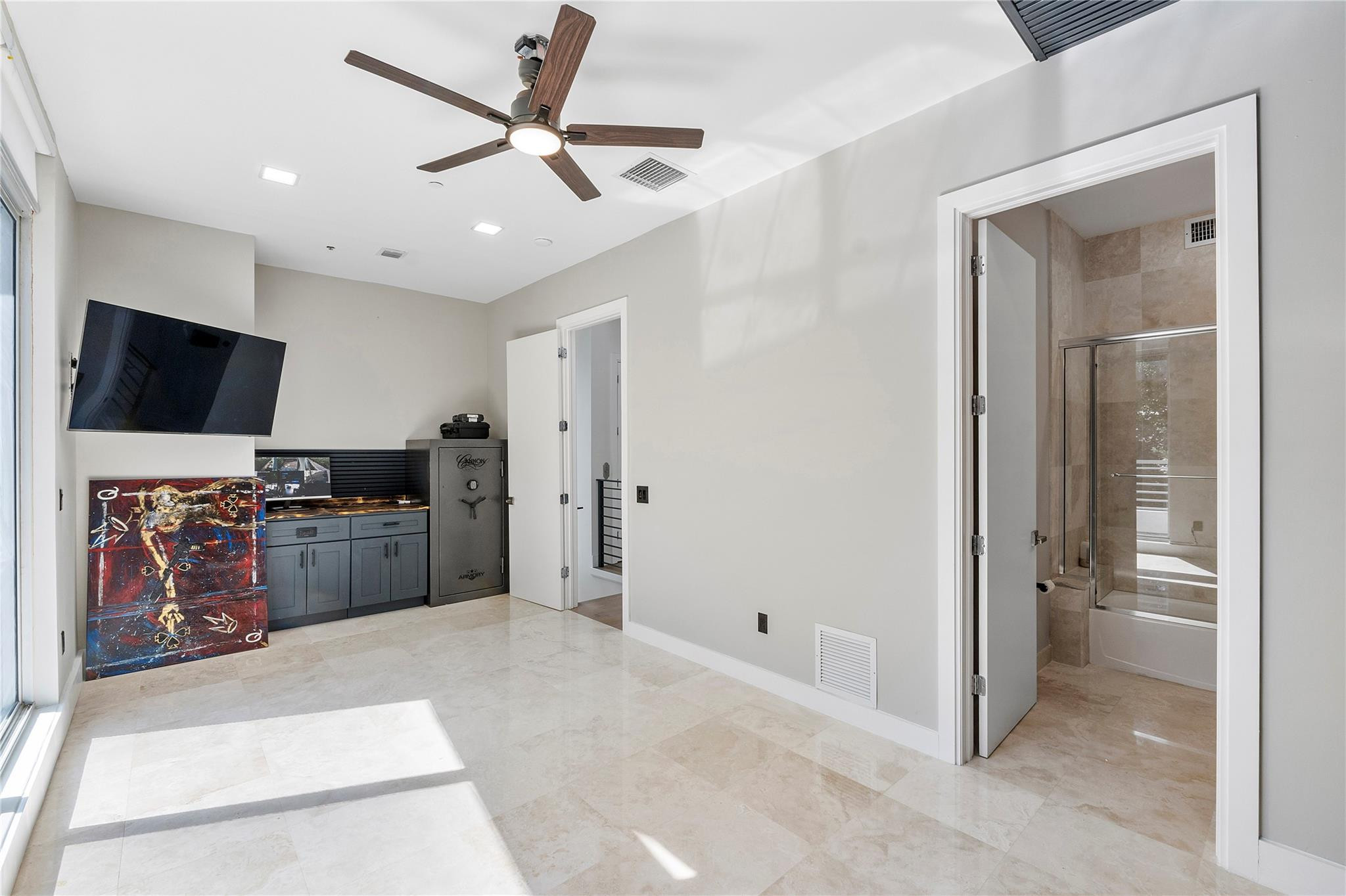 3270 NE 15th Street