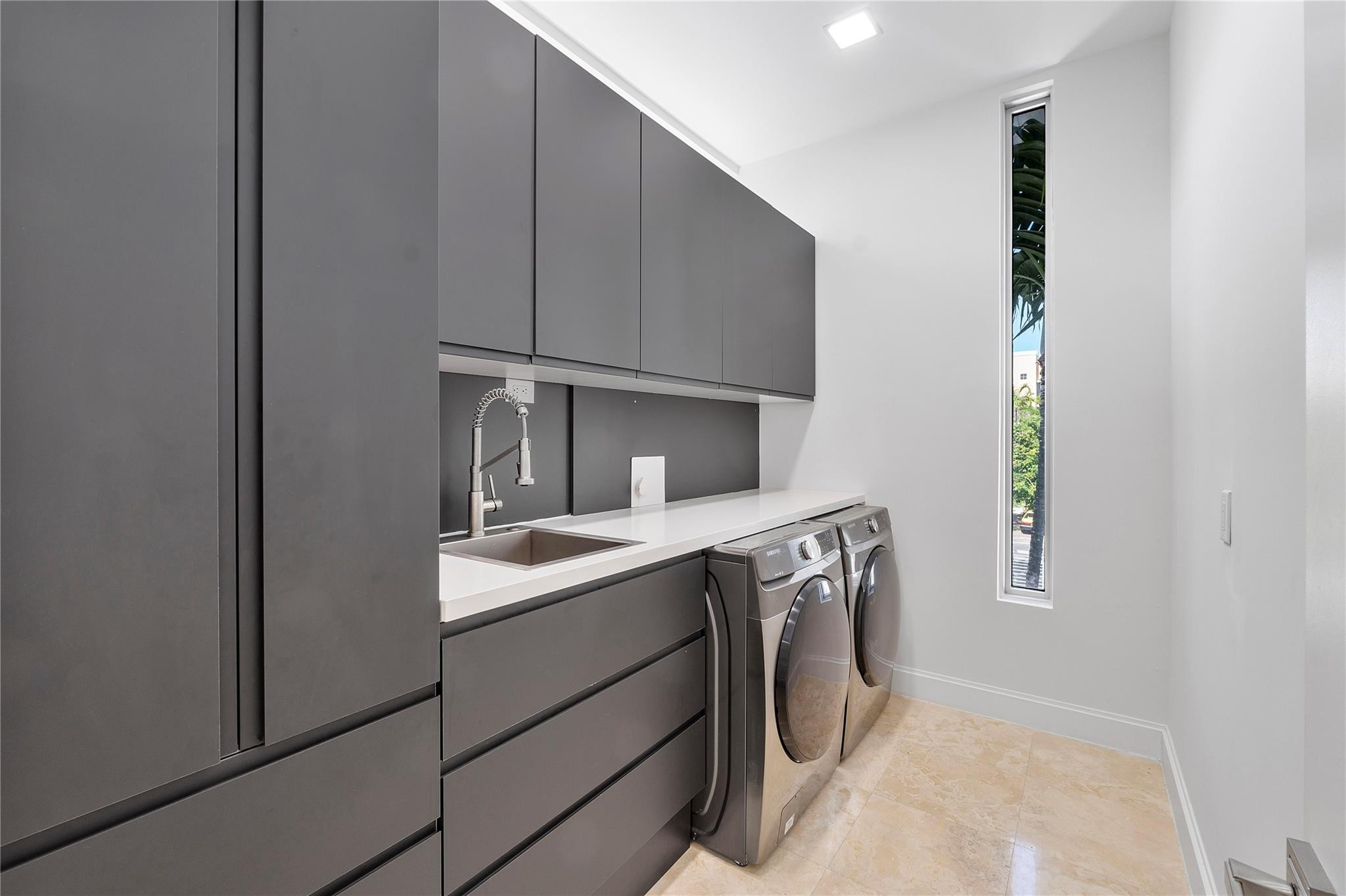3270 NE 15th Street