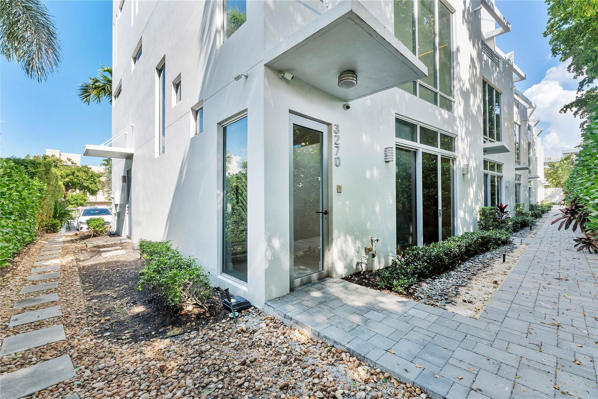 3270 NE 15th Street