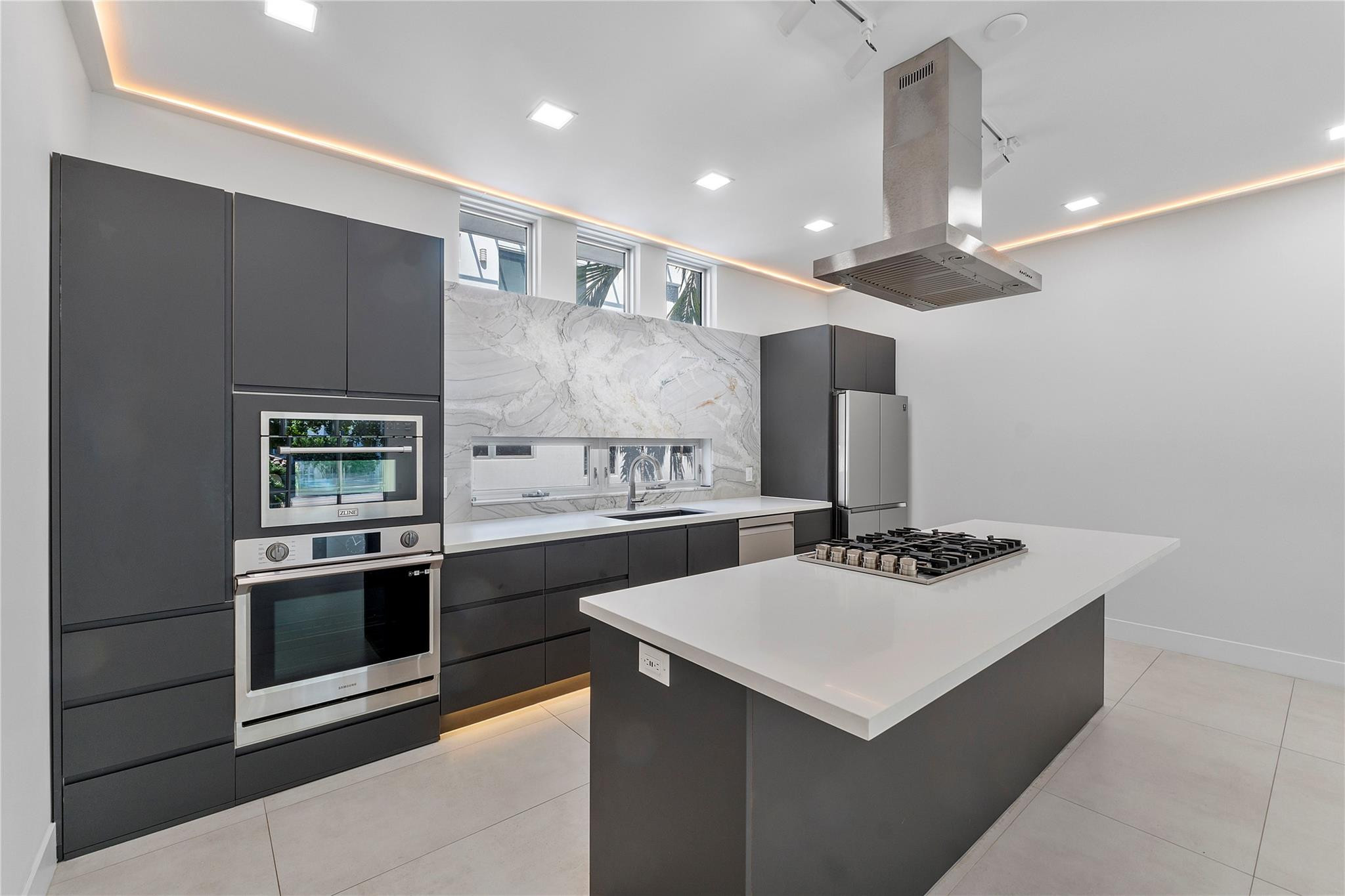 3270 NE 15th Street