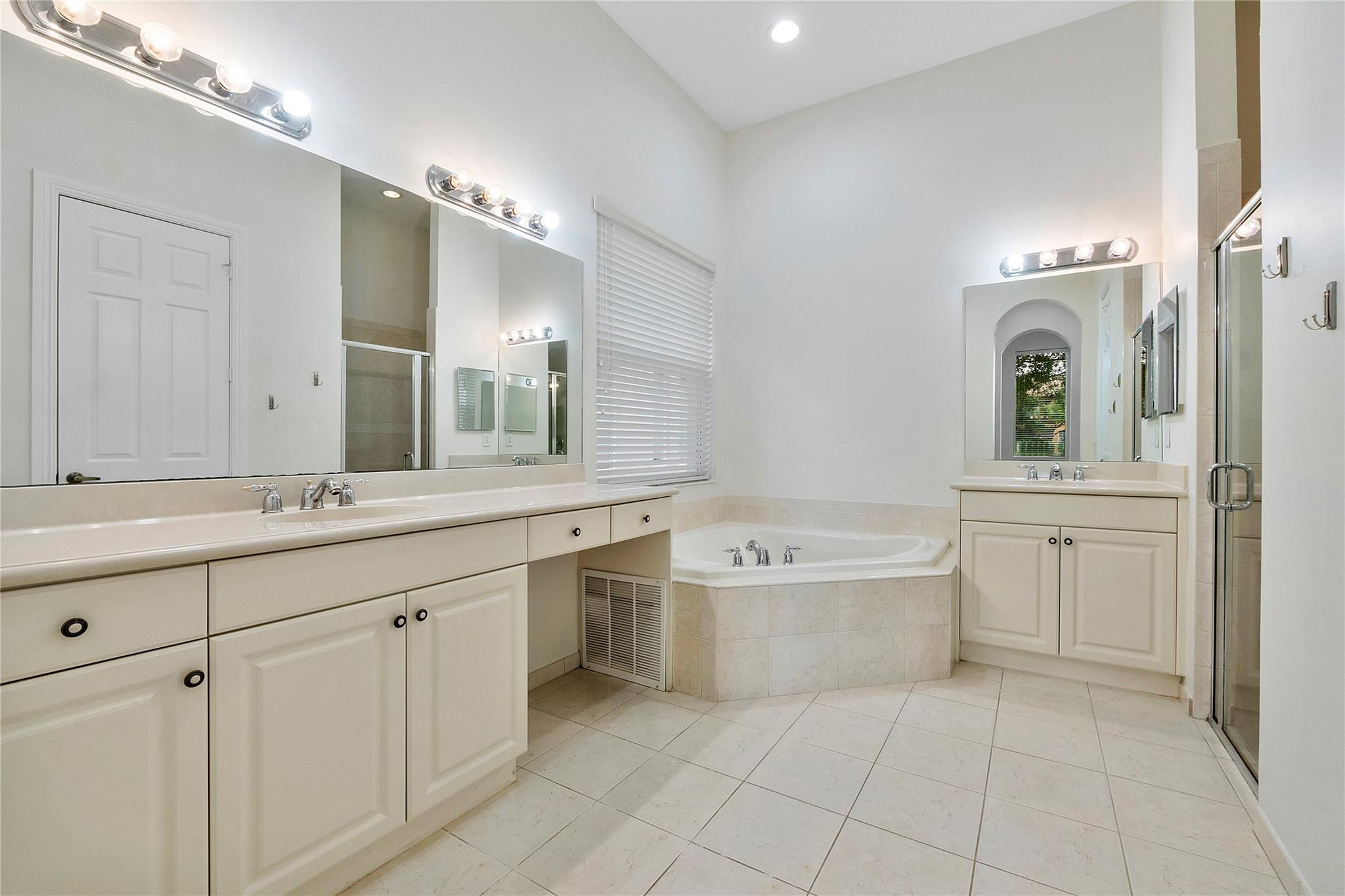 8215 NW 125th Lane
