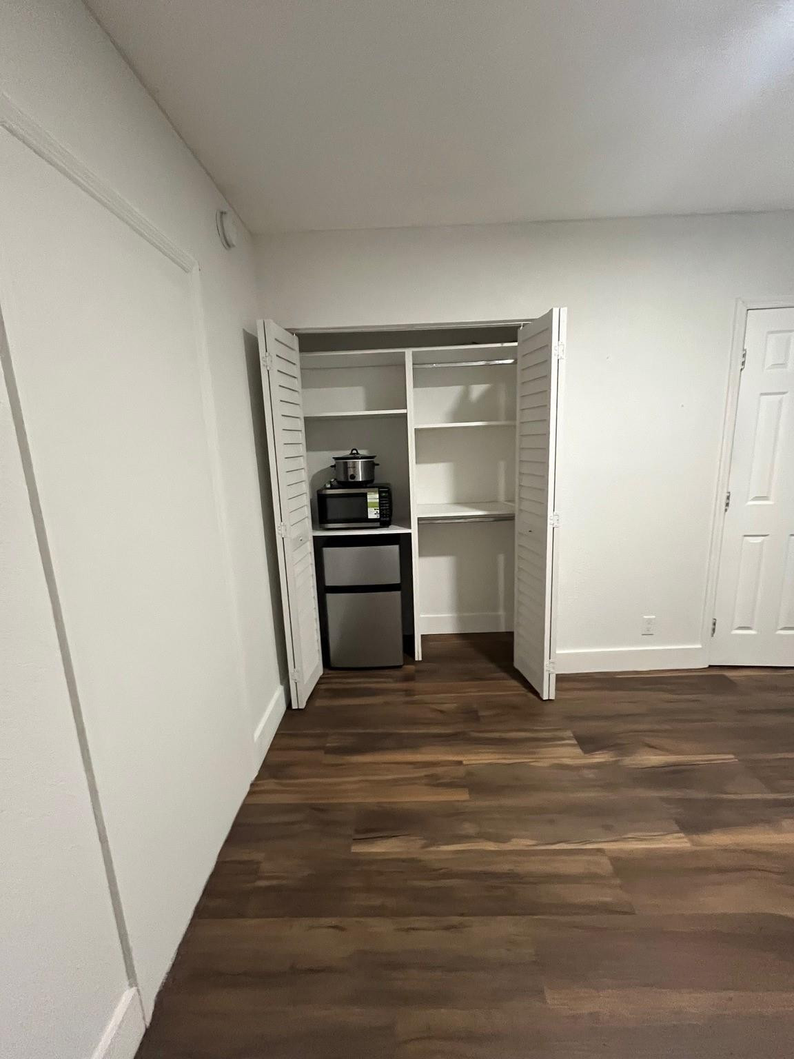 2300 NW 6th Street 8