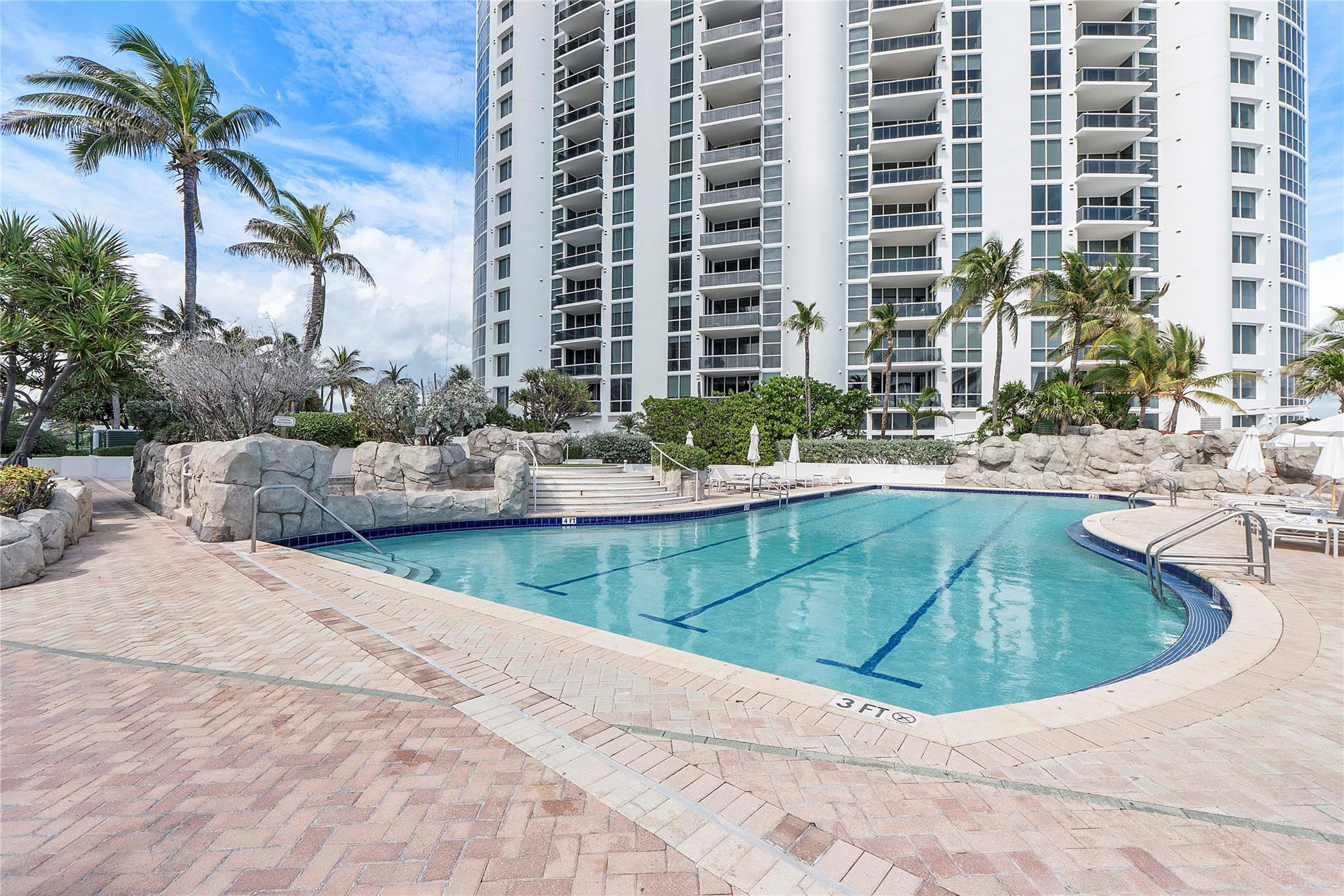 18001 Collins Avenue 2806