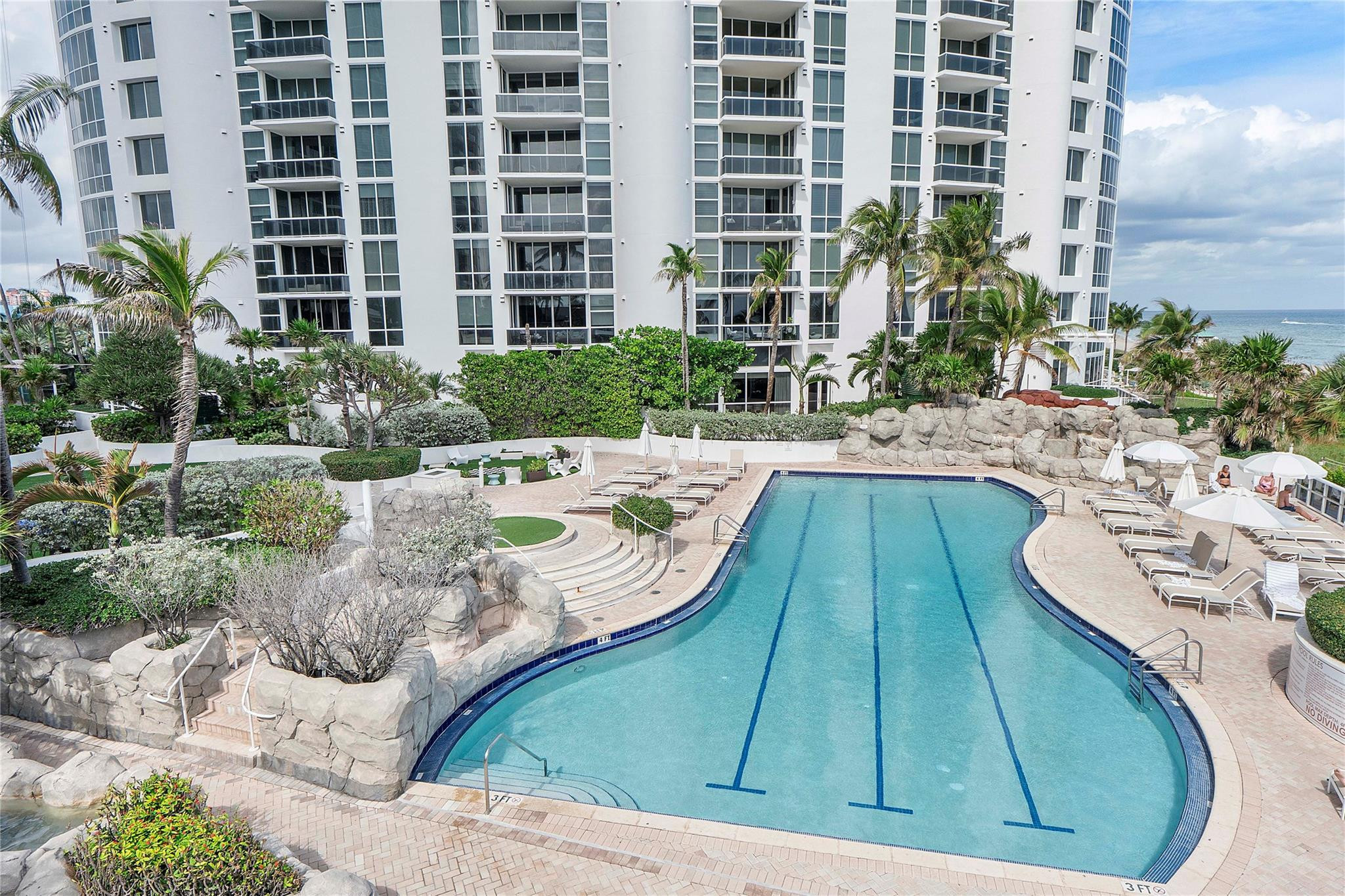 18001 Collins Avenue 2806