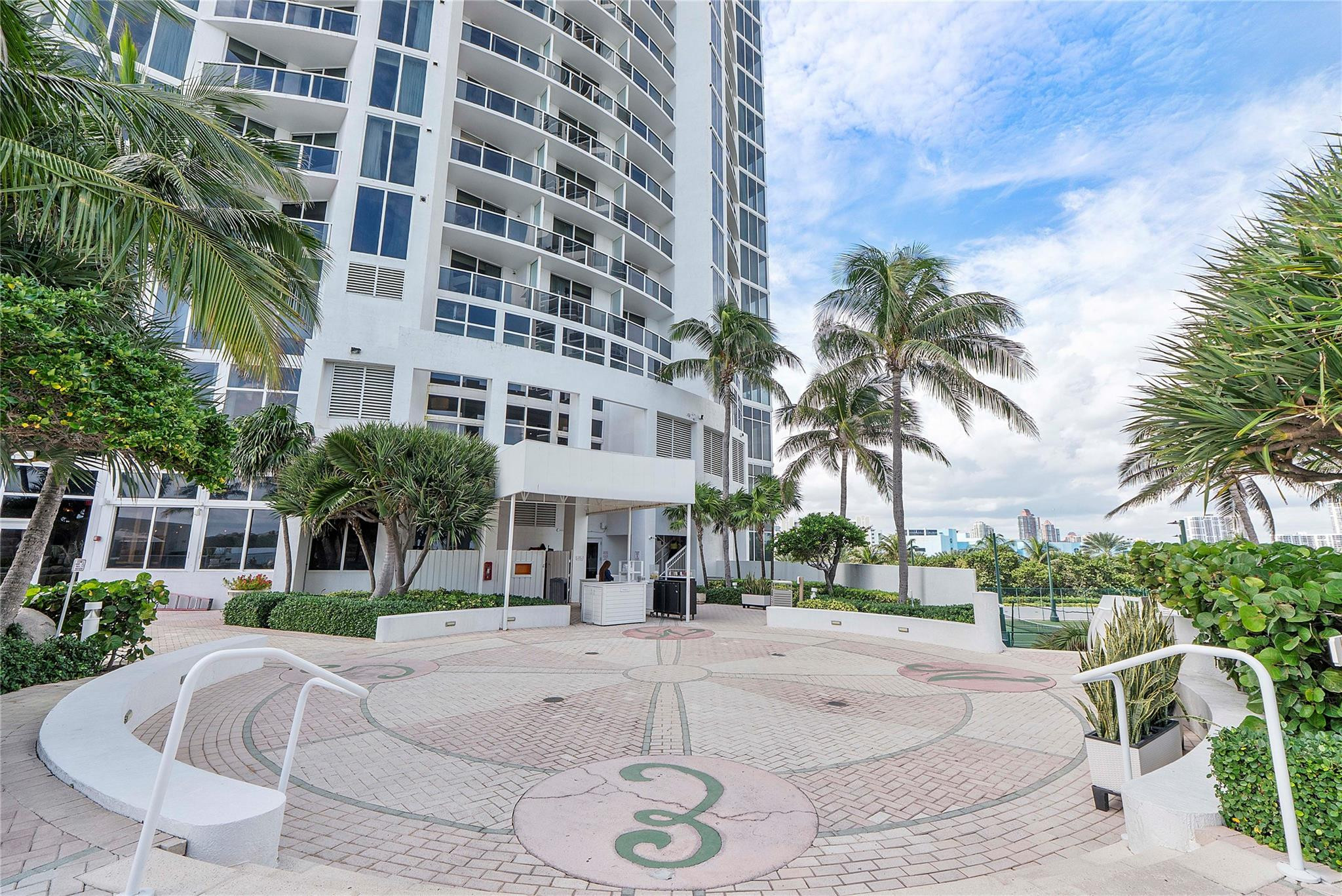 18001 Collins Avenue 2806
